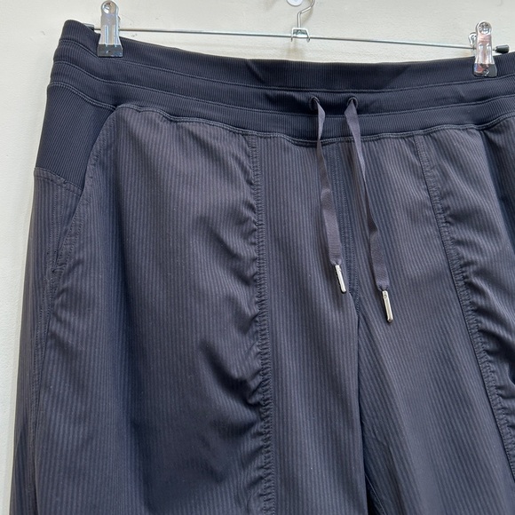 Lululemon Mid-Rise Dance Studio Jogger Black, Size 14 - Picture 9 of 14